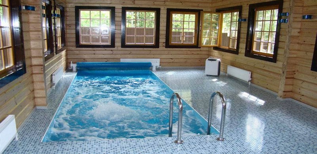 Wooden houses with swimming pools