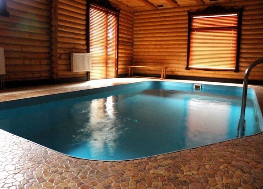 Wooden houses with swimming pools - your personal heaven!