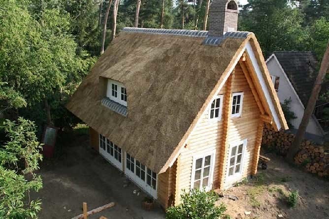 Reed roof in glulam house