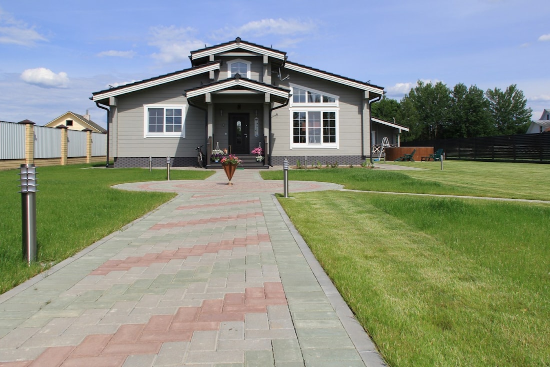 How to choose the construction of a wooden house?