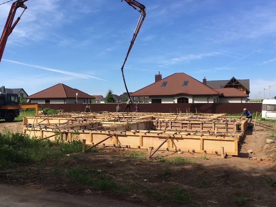 Where to order the construction of a wooden house on a turn-key basis, or Who will help build a house?