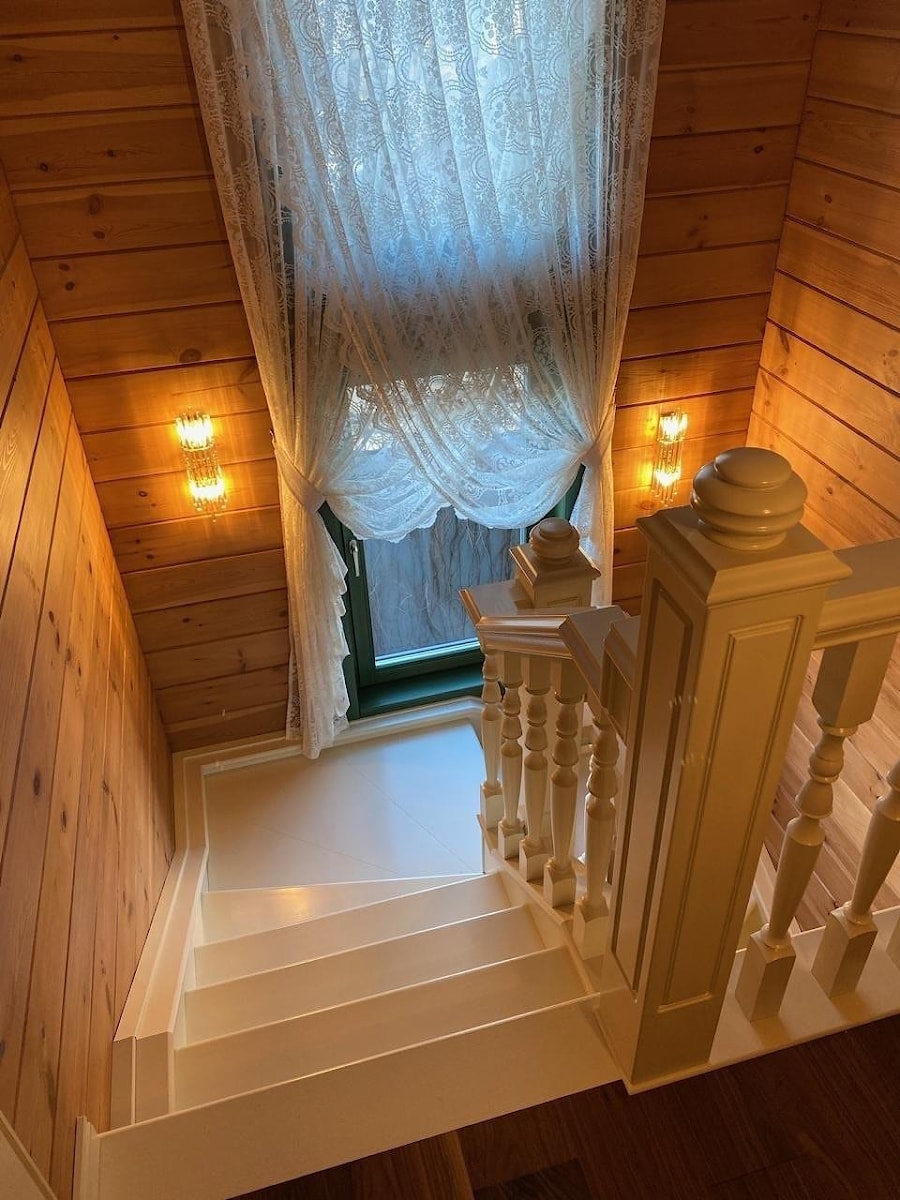 A wooden house that lives with its owner - why a real home should smell of wood, not of raw wood and cement