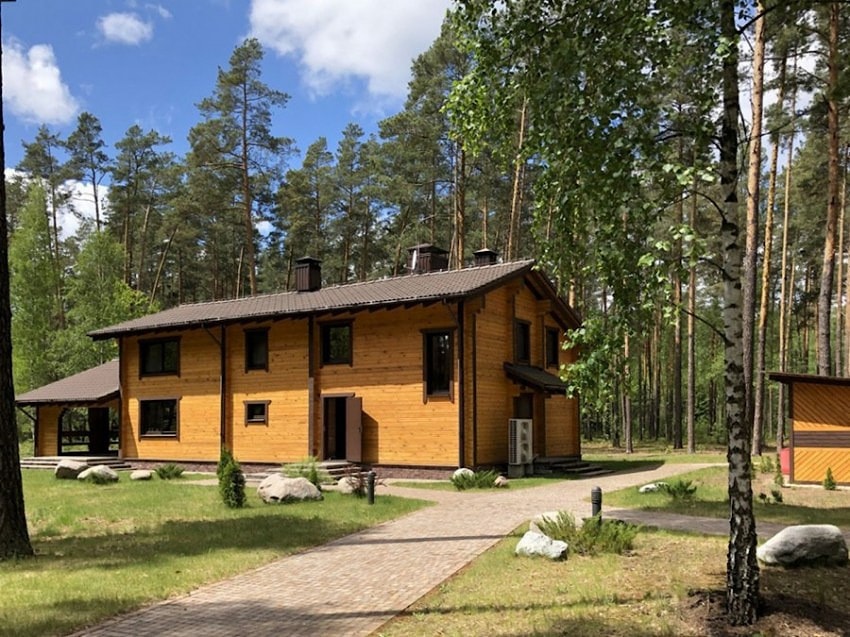 Coliving in Minsk, wooden house, stove, bathhouse, large terrace, summer. 2020 year