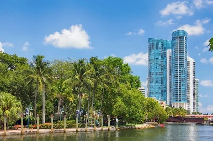 Buying and renting an apartment in Miami as a business   