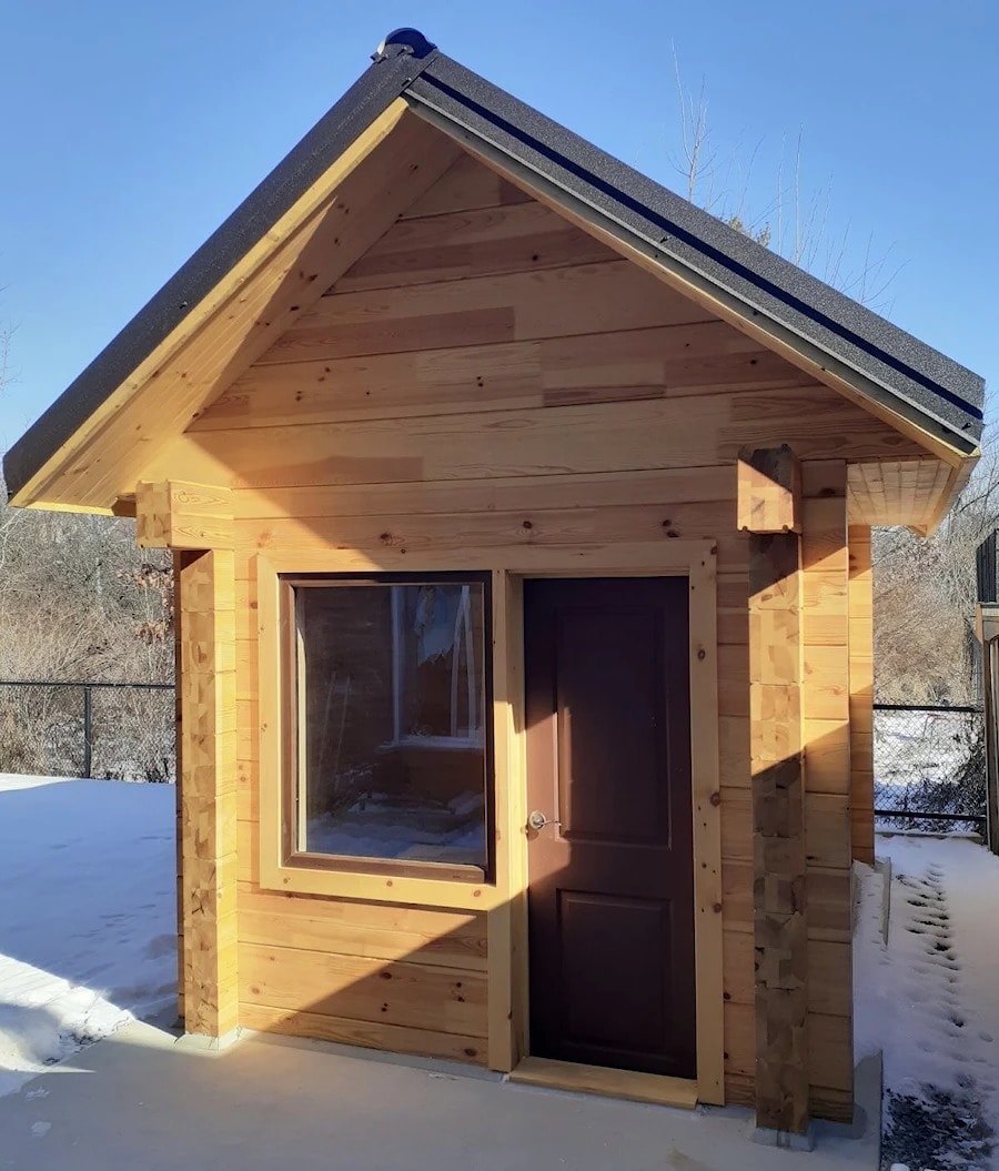 A small wooden bathhouse: coziness and comfort, the "Idea" project   