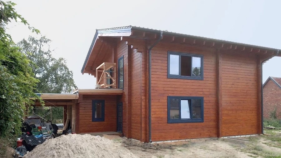 Video timelapse, how to build a wooden house in Germany, the Grünke project from Archiline  